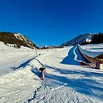 シャレー S 4 4 Familial 10pax グリオン